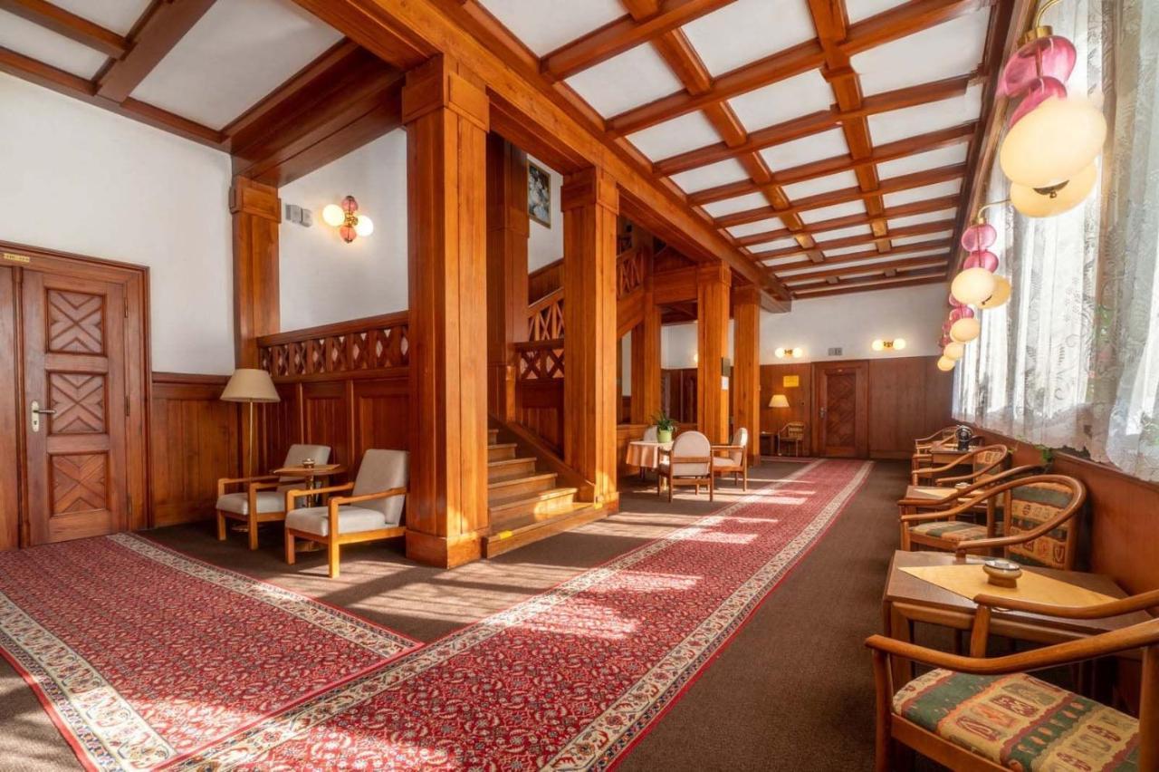 Hotel Vetrov Высоке-над-Йизероу Экстерьер фото