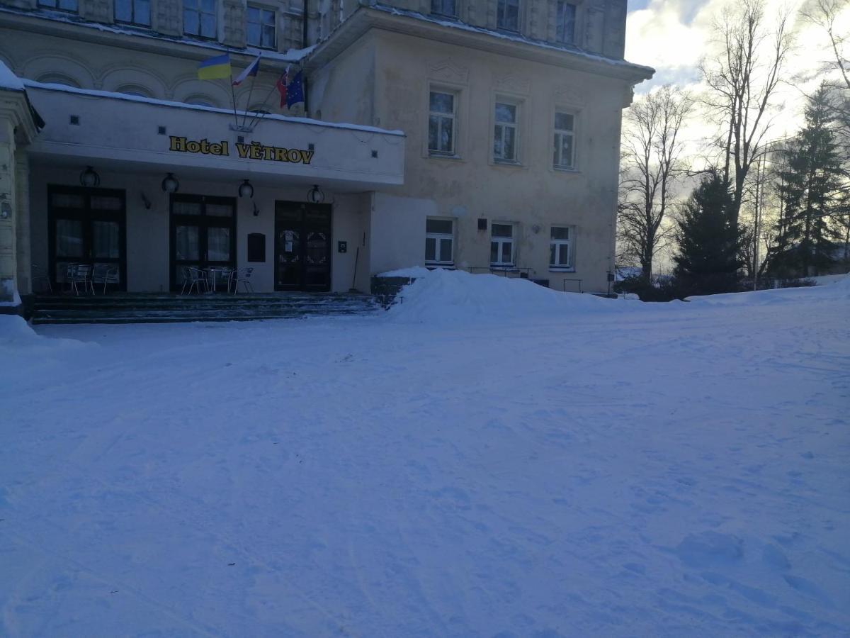 Hotel Vetrov Высоке-над-Йизероу Экстерьер фото